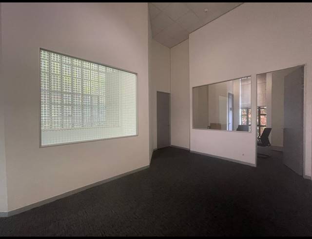 175M² OFFICE TO LET IN BRYANSTON